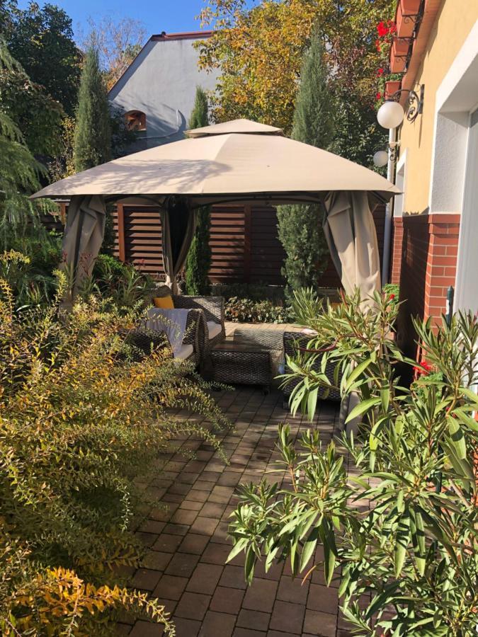 Galeria Apartmanhaz Keszthely Buitenkant foto